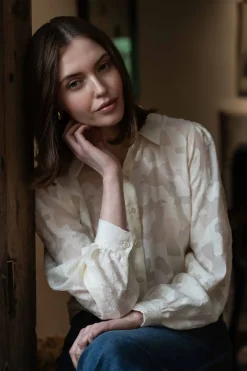Blouses*Geisha Fashion Geisha Dames Blouse Met Print 43652-47 off-white