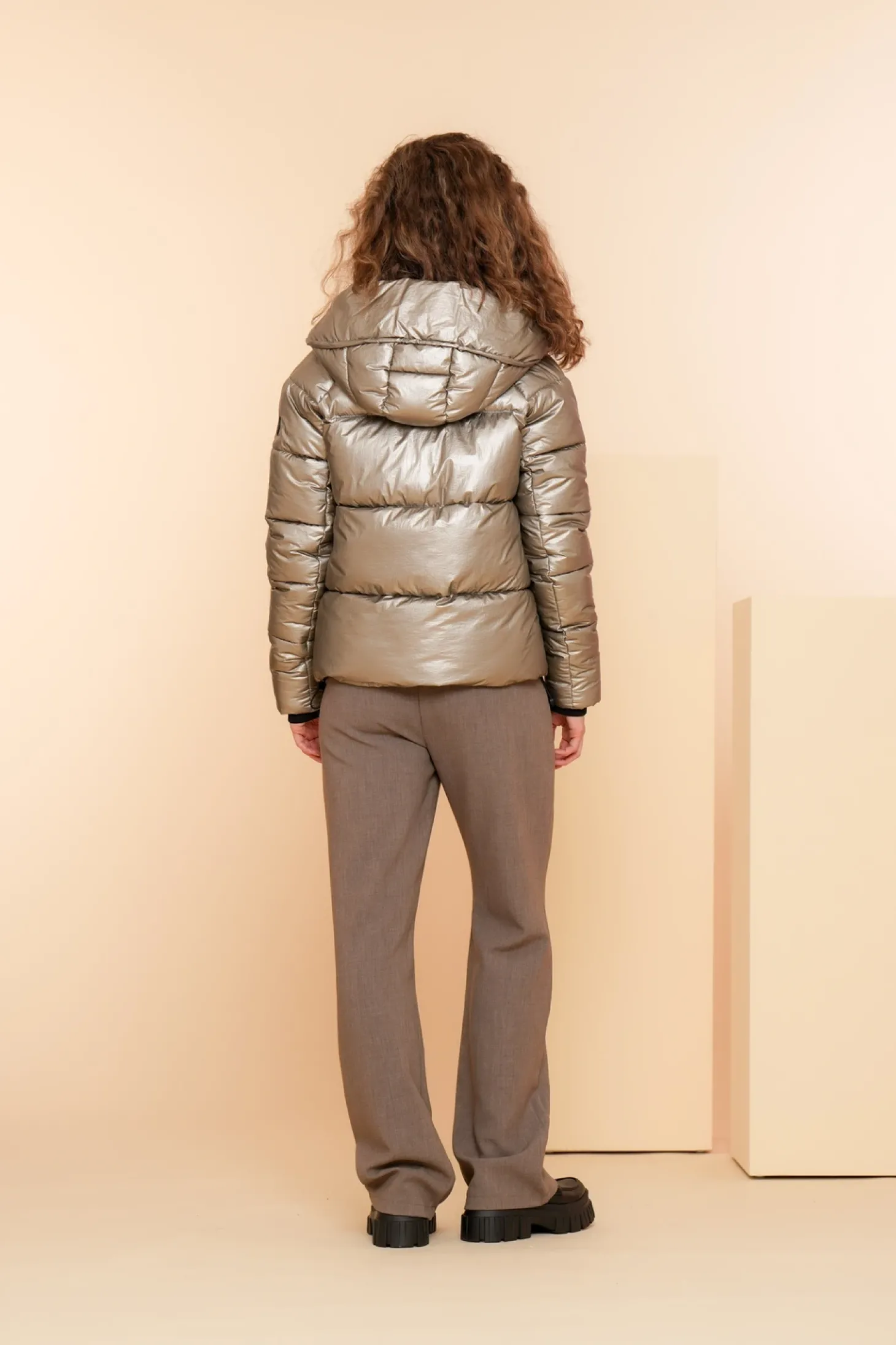 Jassen & Jacks*Geisha Fashion Geisha Dames Korte Metallic Pufferjas 48550-12 bronze