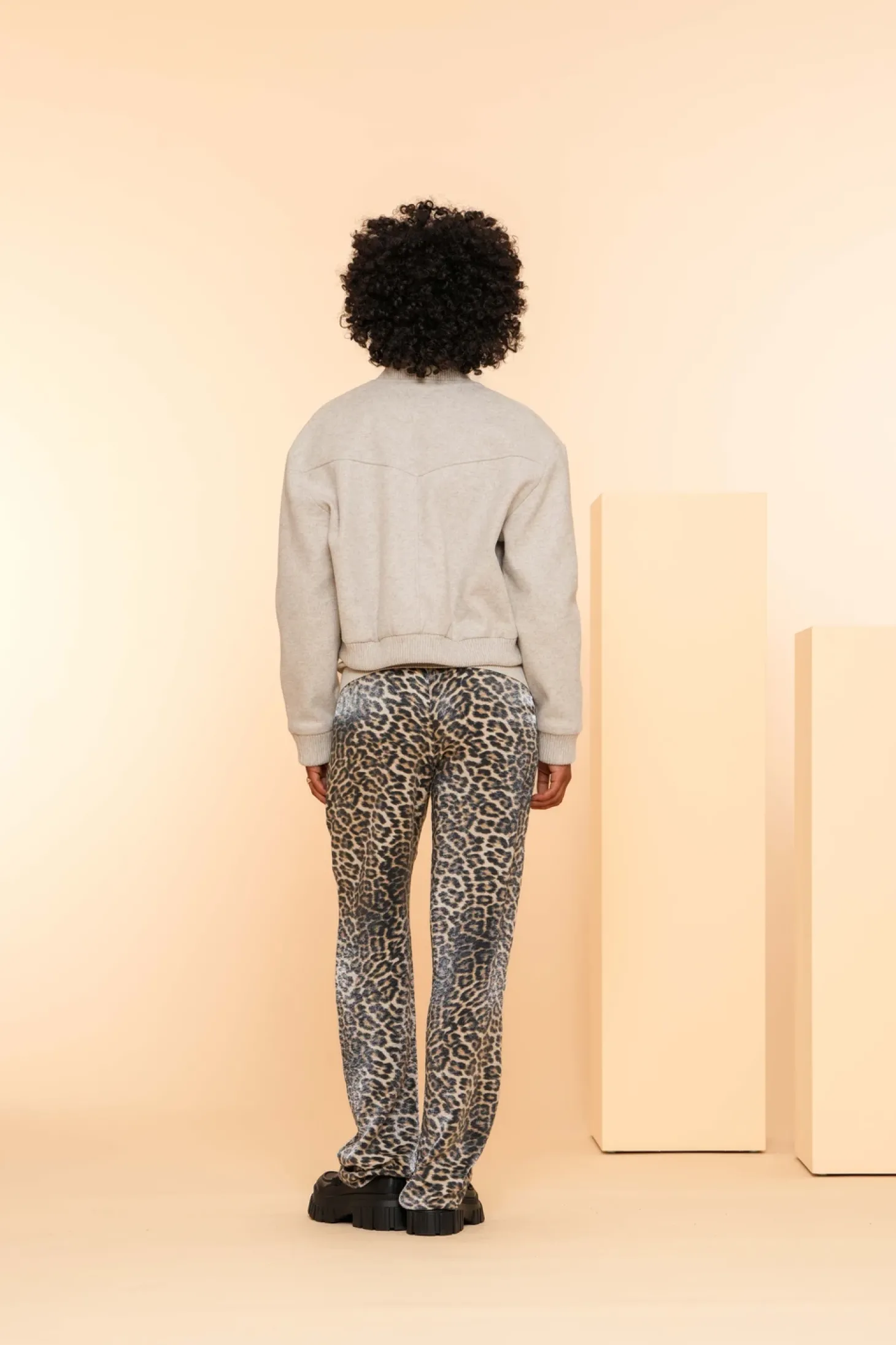 Broeken*Geisha Fashion Geisha Dames Mid Rise Broek Met Panterprint 41663-20 grijs
