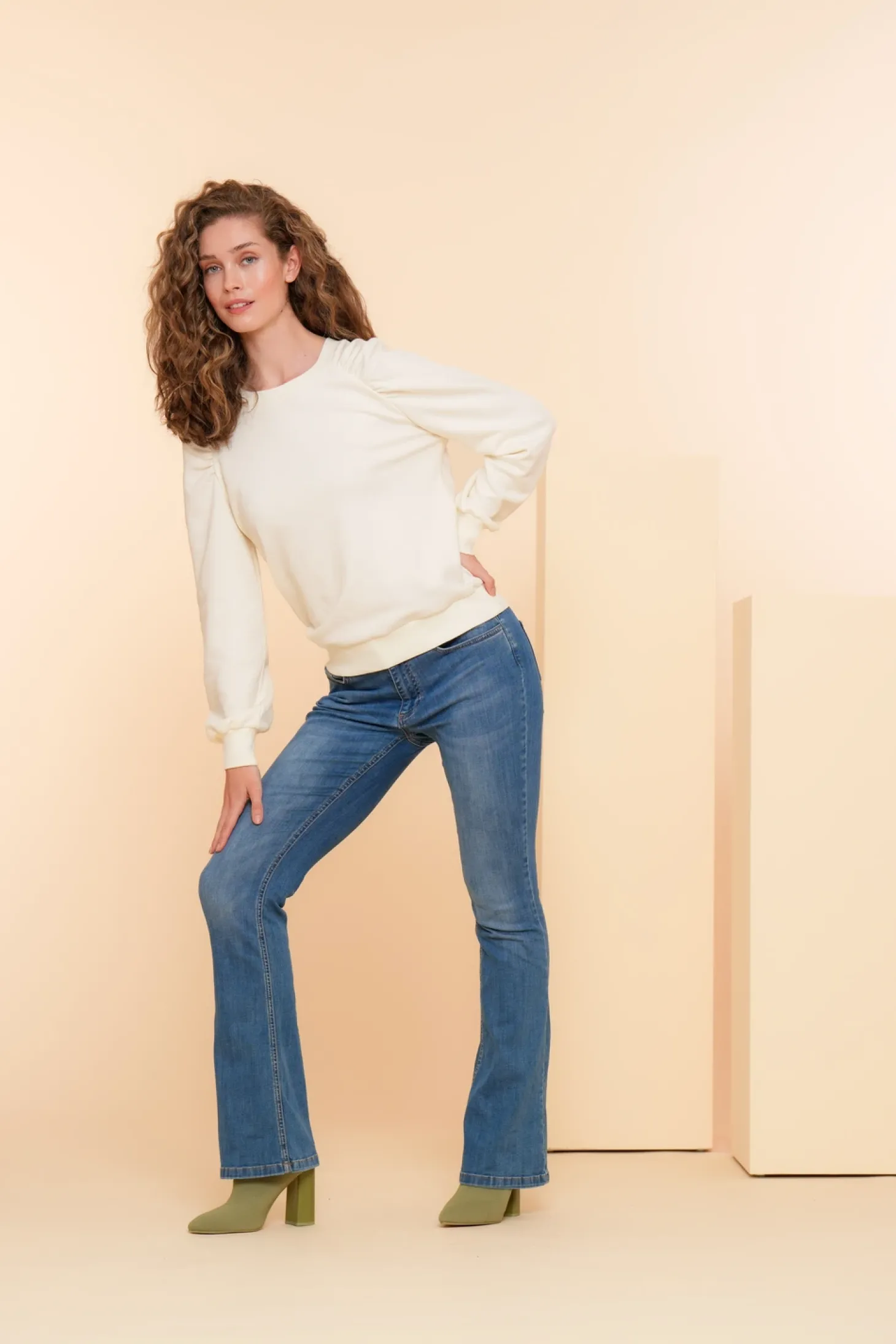 Truien & Vesten*Geisha Fashion Geisha Dames Sweatshirt Met Plooien 42600-41 off-white