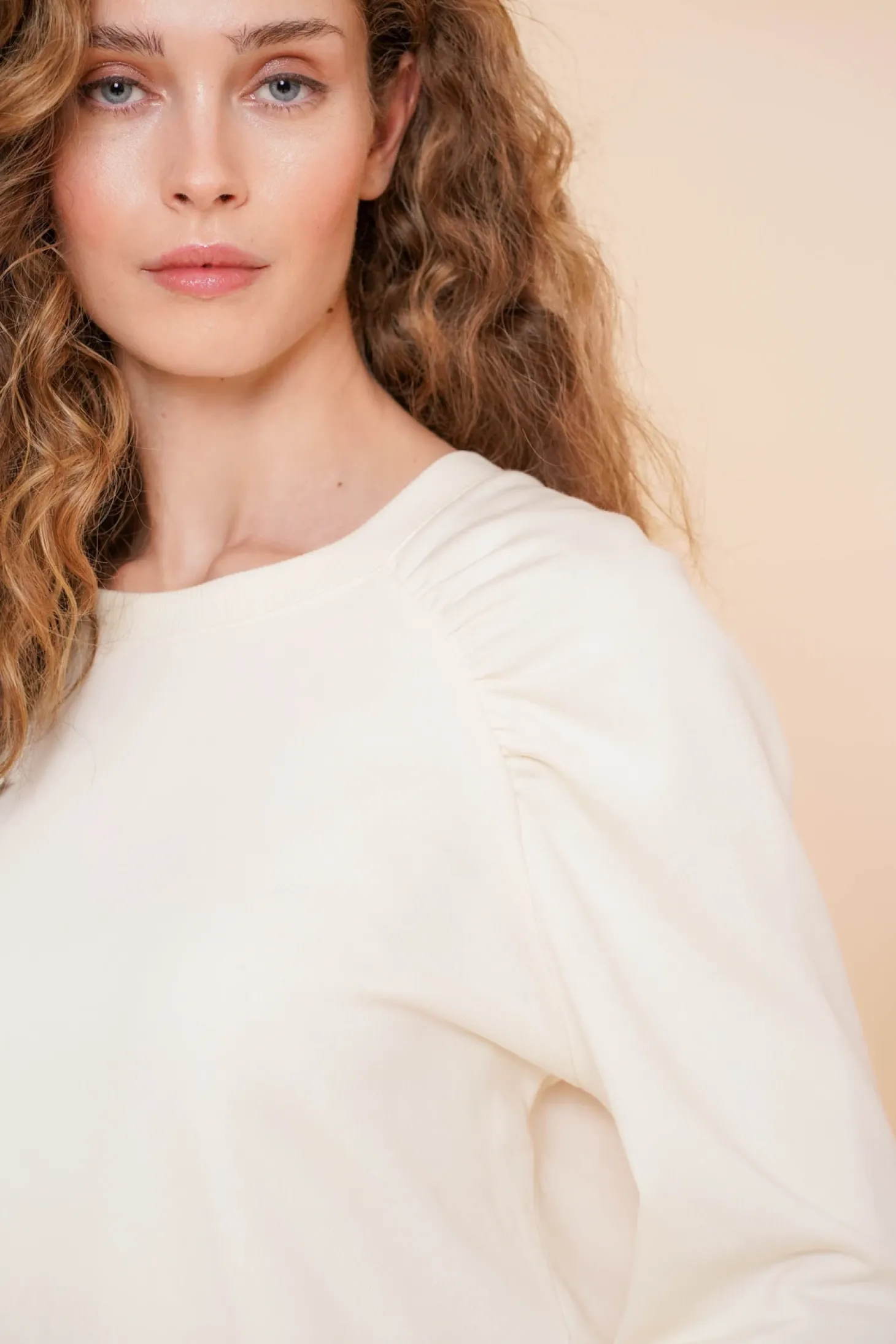Truien & Vesten*Geisha Fashion Geisha Dames Sweatshirt Met Plooien 42600-41 off-white