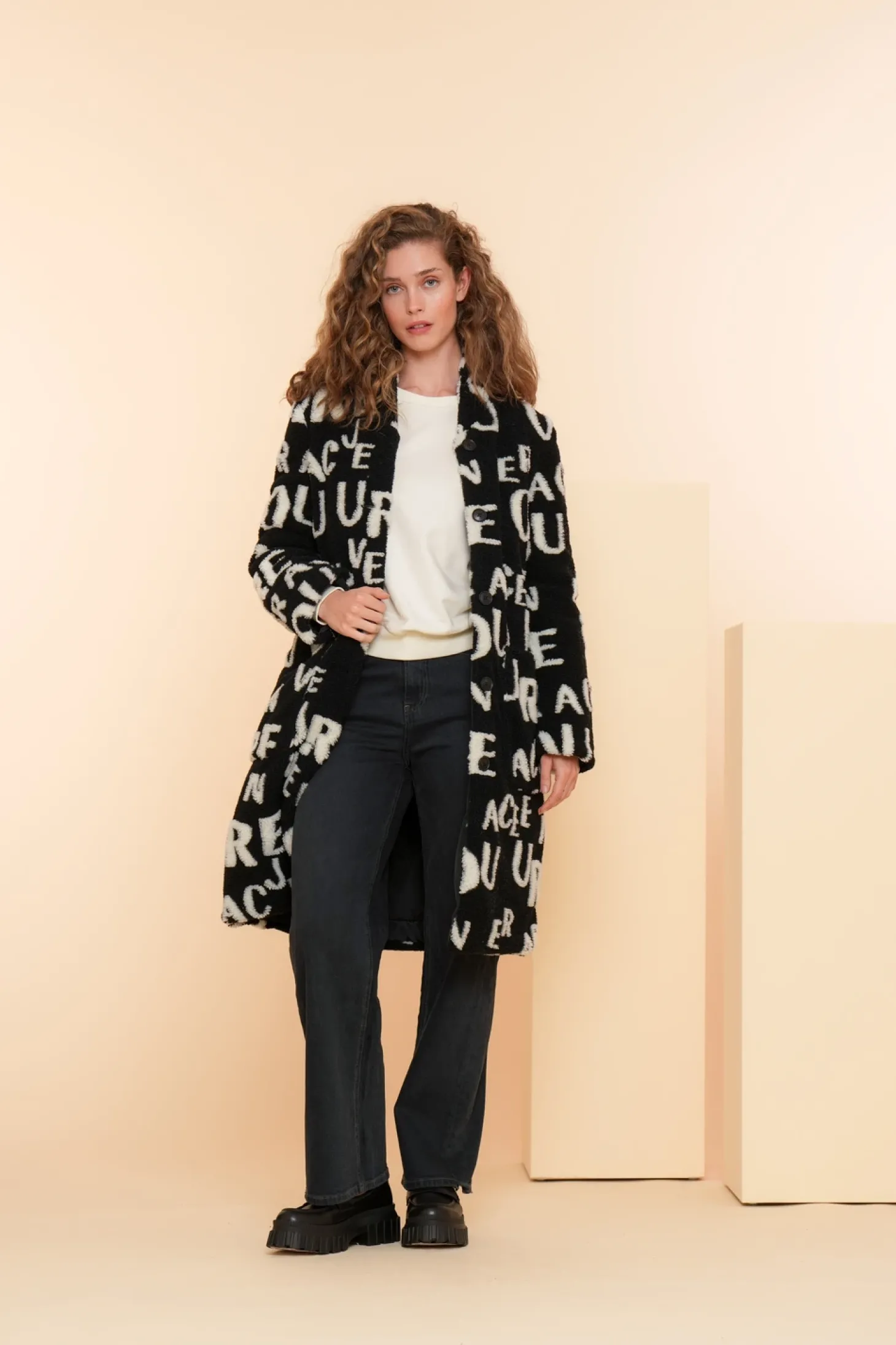 Jasjes & Blazers*Geisha Fashion Geisha Dames Teddy Jas Met Letterprint 48590-16 zwart