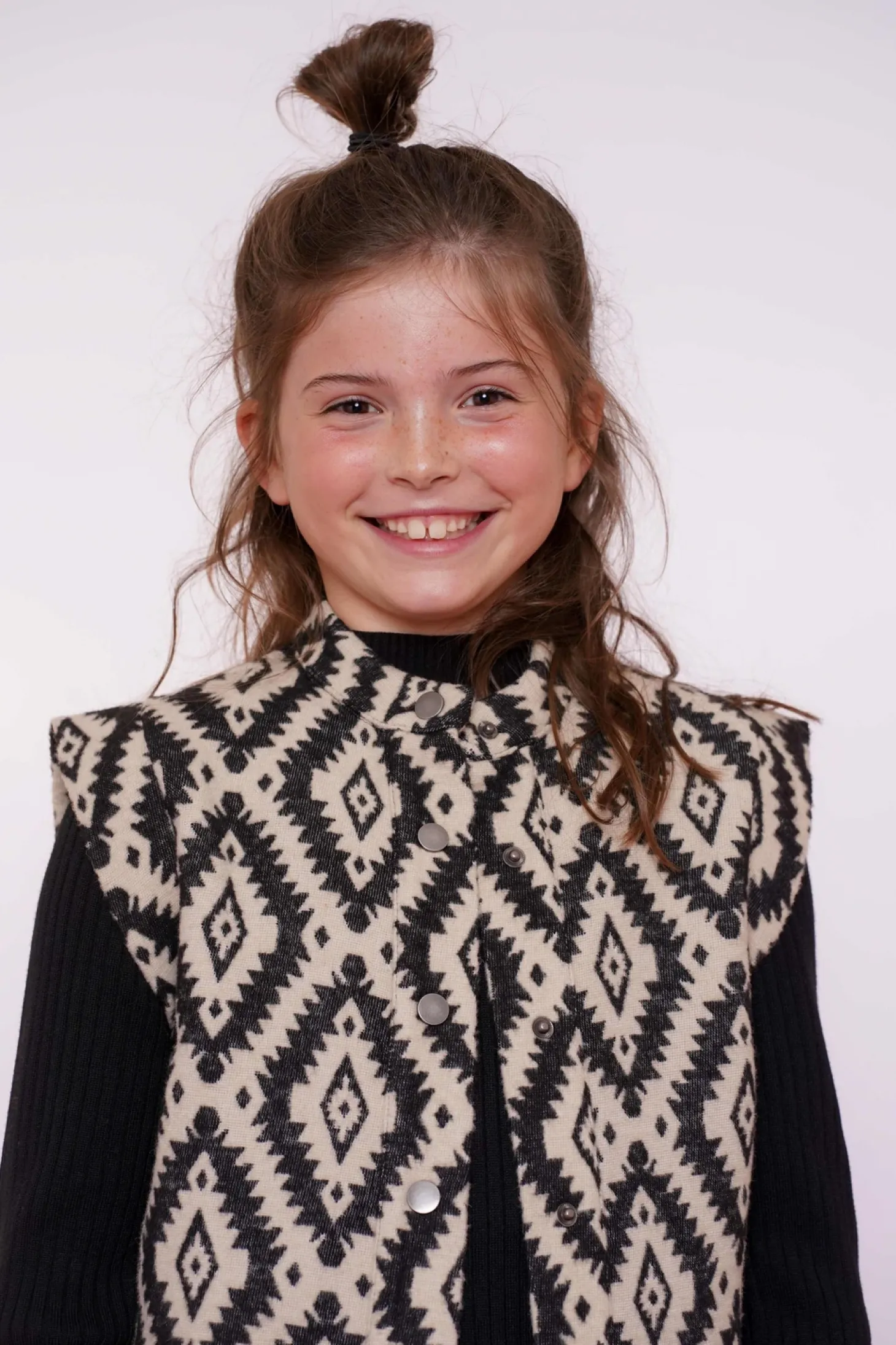 Truien & Vesten*Geisha Fashion Geisha Girls Gilet Met Ikat Print 45585K-21 zwart